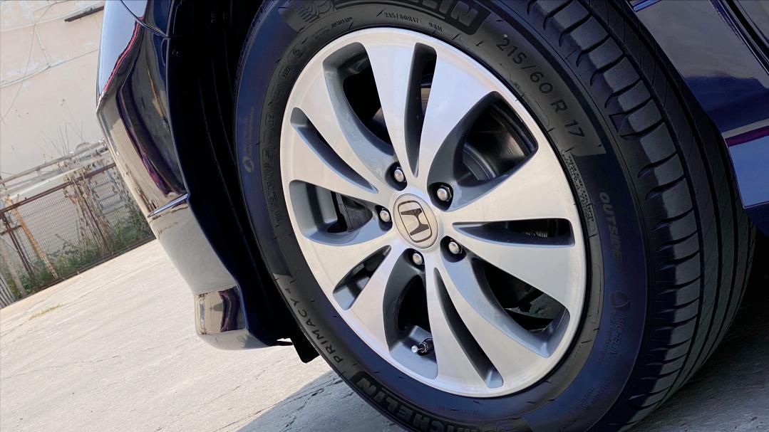 老款艾力绅二手车修复,老车翻新艾力绅