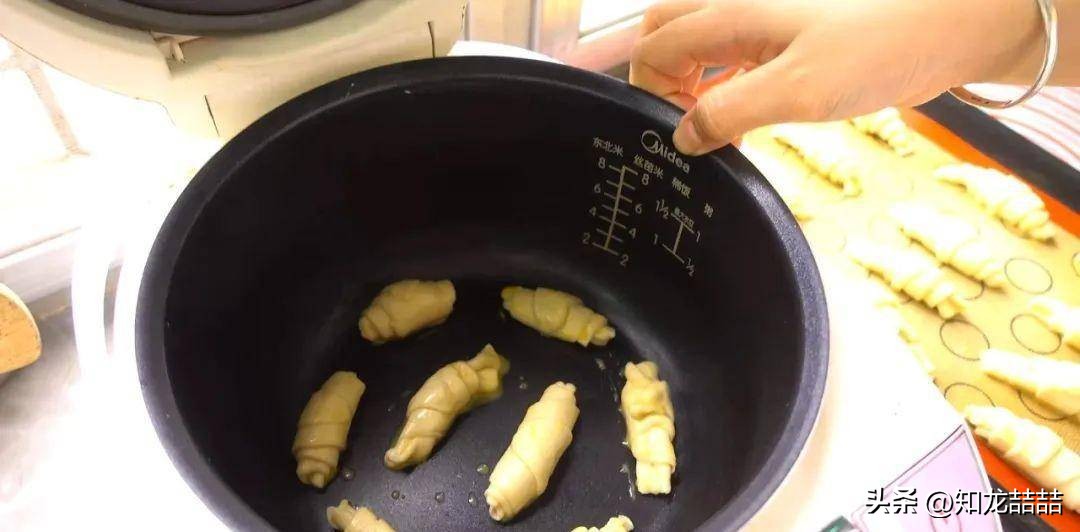 做电饭锅面包完整教程,做面包电饭锅视频教程