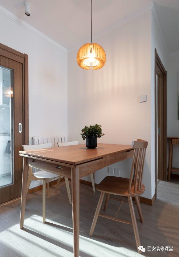 三室二厅简约大白墙原木,135平米大白墙原木风