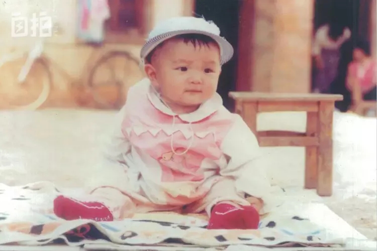 无臂高考状元杨孟衡大型纪录片,杨孟衡用脚写字