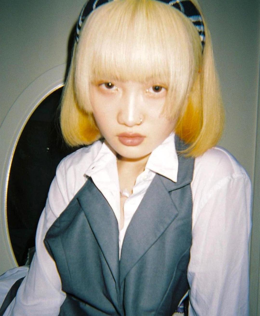 黄色短发男生,短发微潮色