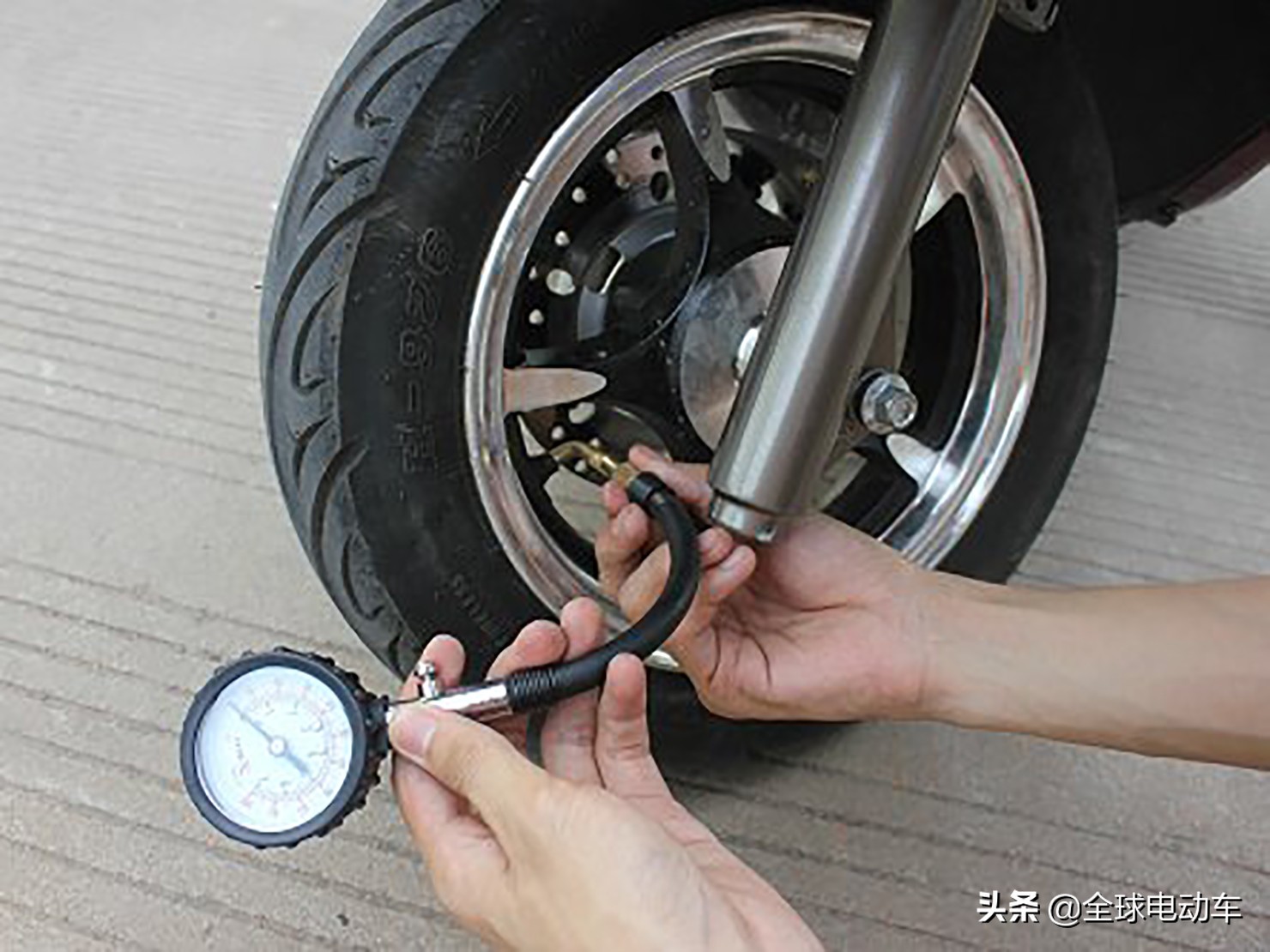 现在电动车轮胎都是真空胎吗,电动车轮胎是钢丝好还是橡胶好