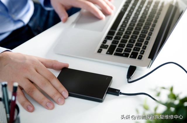 移动硬盘能长期存储数据么,保存文件用u盘还是移动硬盘合适