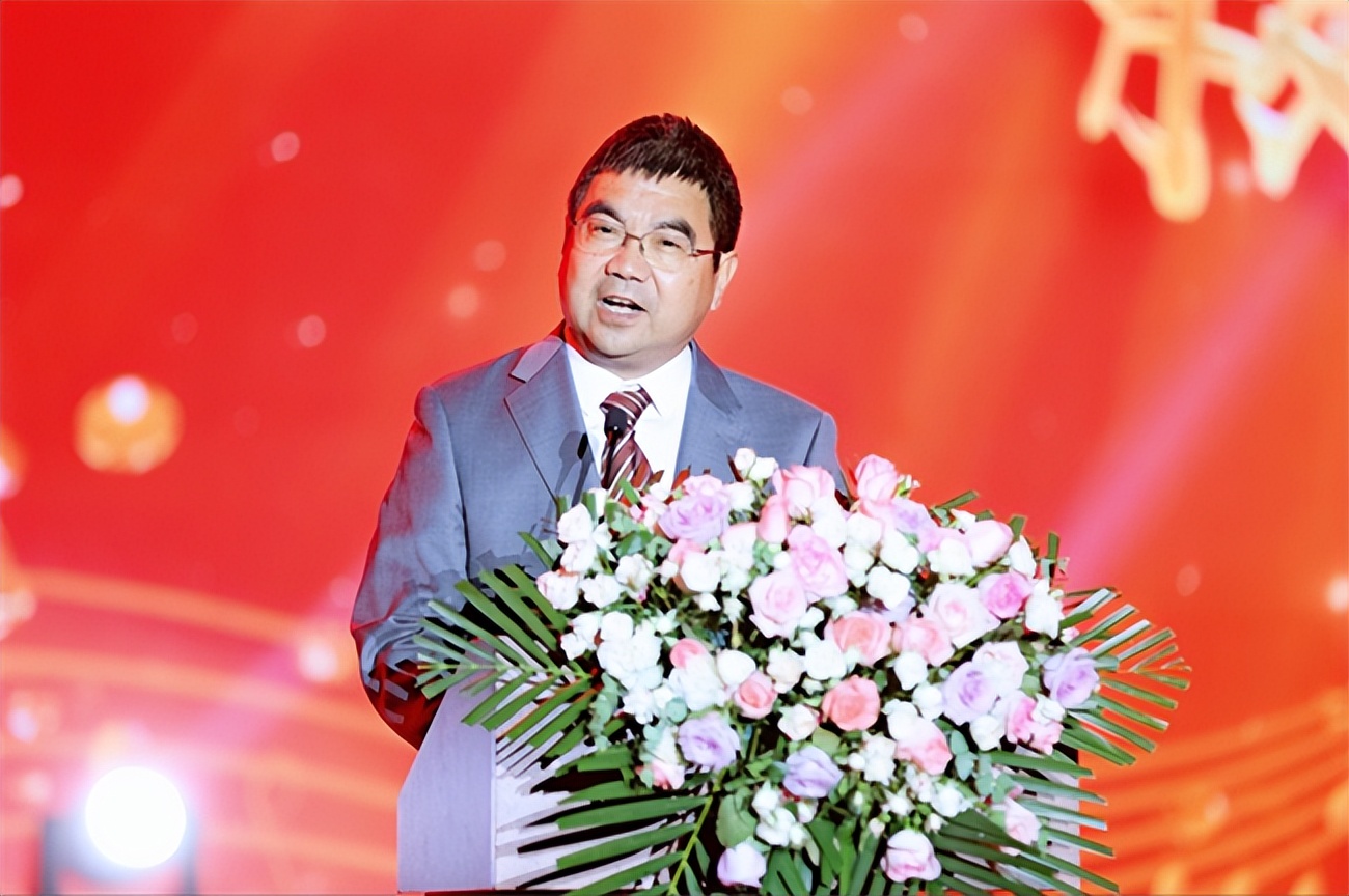 传承五四精神奏响青春旋律——成都市三原外国语学校纪念五四运动104周年暨第七届艺术·外语节文艺晚会