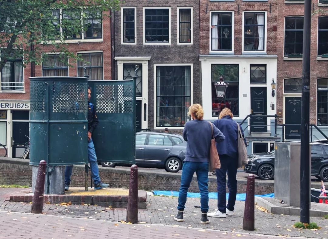 开车去欧洲第23集:在阿姆斯特丹*灯区红**,2名荷兰壮汉挑衅被我怼