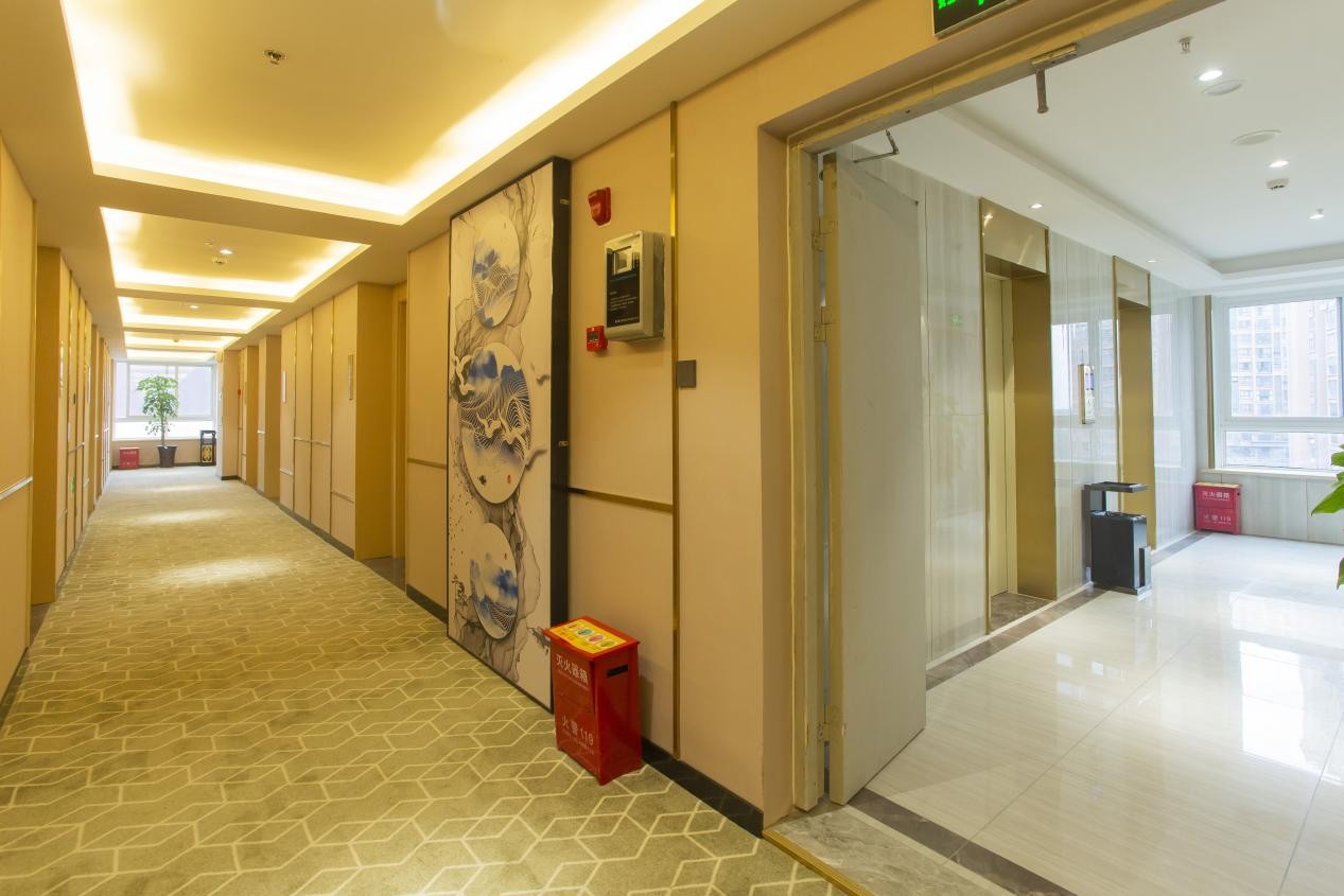 蜀绣成都的古典优雅，来速8精选酒店感受一番