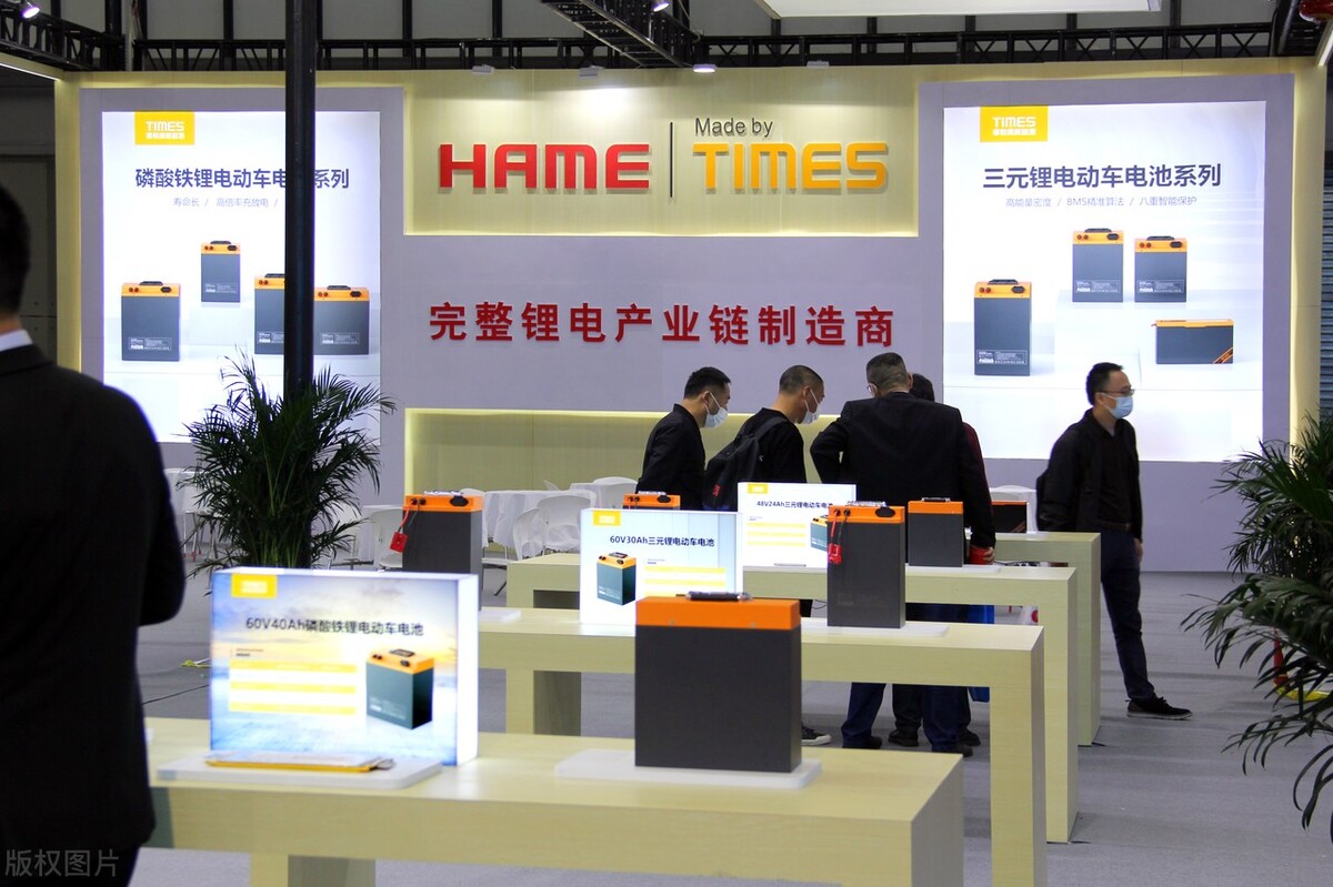 石墨烯电池与铅酸电池哪个寿命长,锂电铅酸石墨烯电瓶哪种寿命长