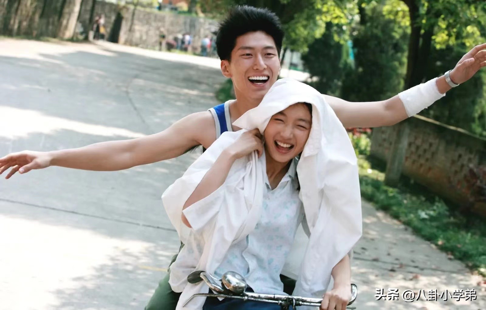 周冬雨如何化解尴尬,有一种尴尬叫周冬雨