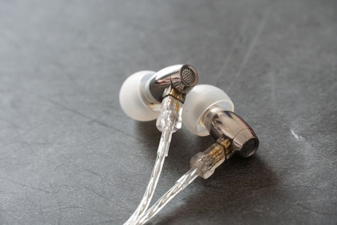 面对微型有线耳机的音质，我手里60个真无线全部投降