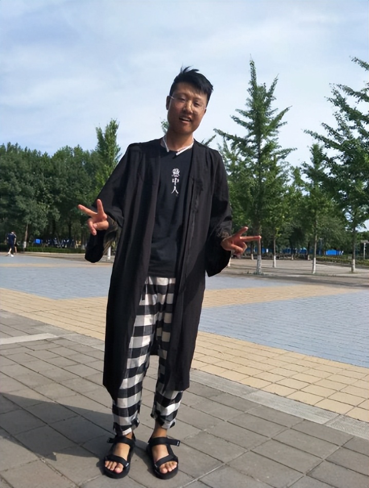 我，英国留学生，发现很多人戴着滤镜看国外，如今只想赶快回国