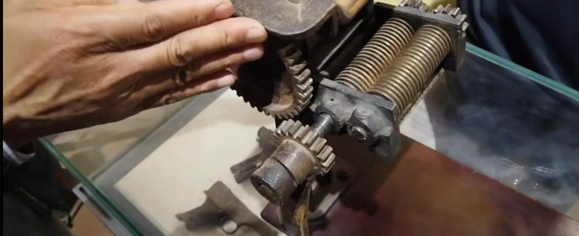 日本全自动压面条机大型,80年代老物件压面条机