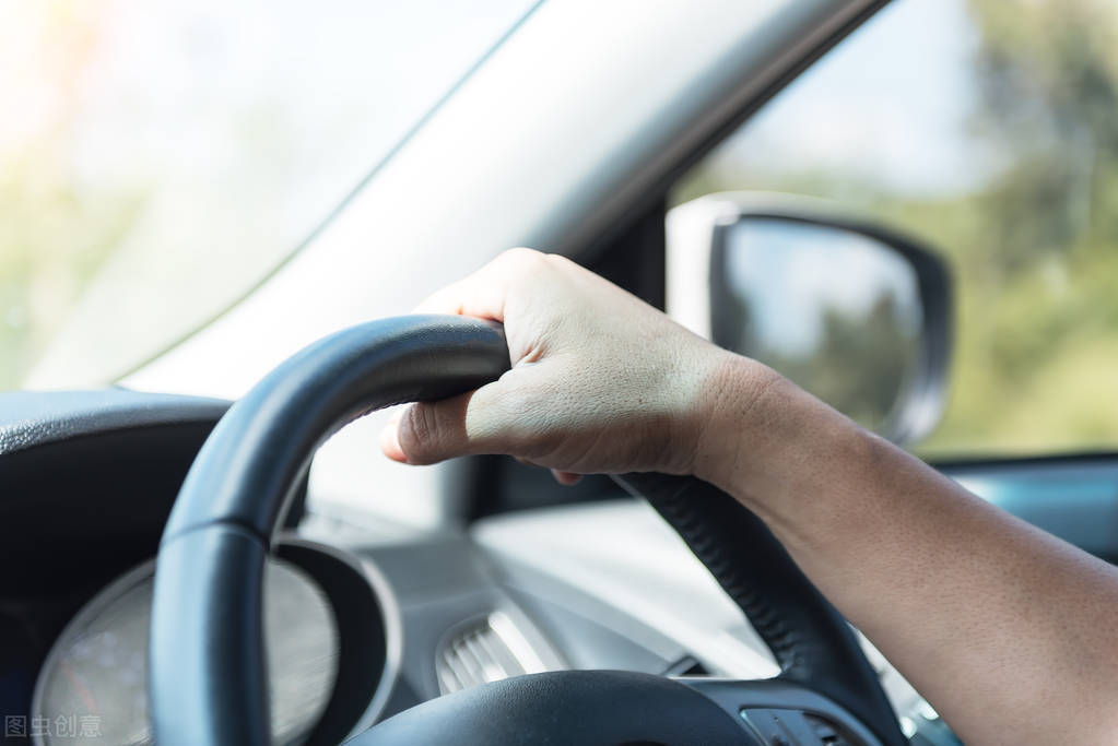 女孩从小被嫌弃10年后回家,女孩从小被嫌弃十年后回家