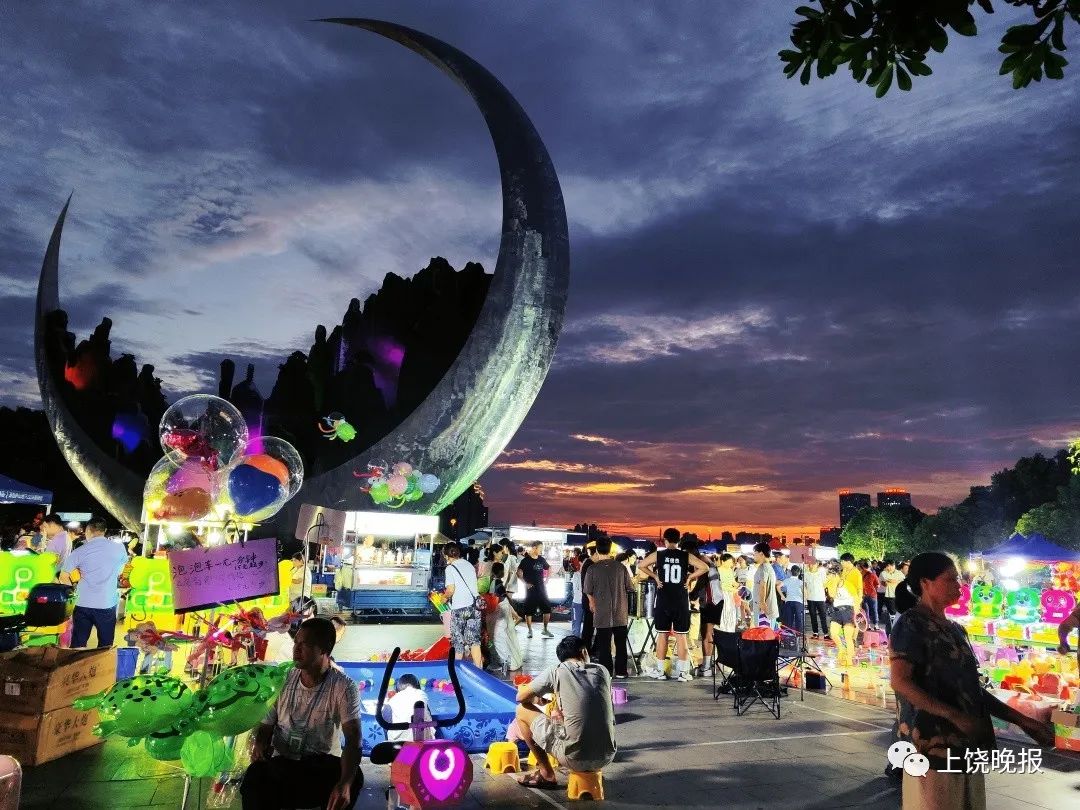 全球学子嘉游赣|华灯初上夜未央，去逛逛这几个夜市，感受烟火夜上饶！