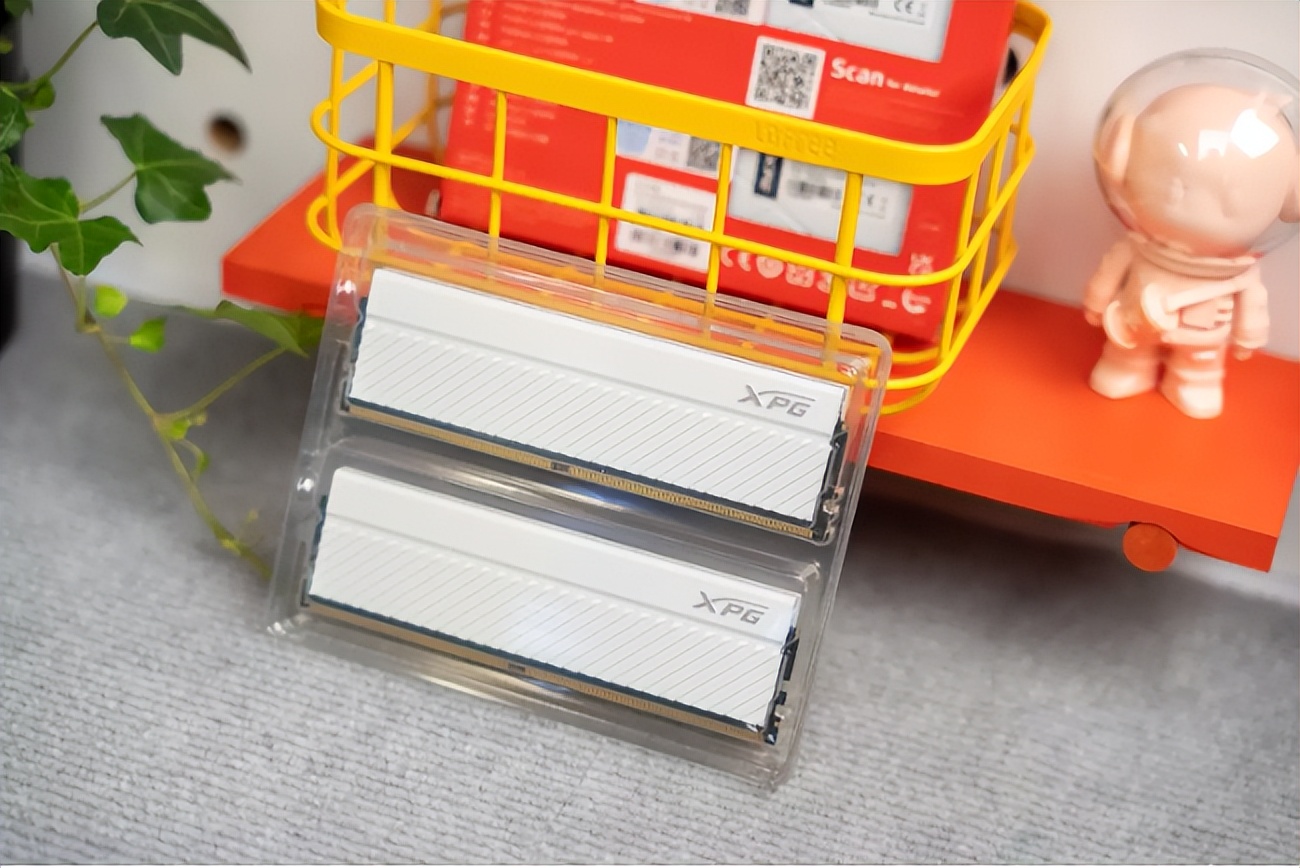 xpg白色机箱,xpg白色和金色