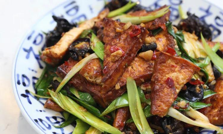 中老年人每天吃多少高蛋白合适,老人多食高蛋白食物好吗