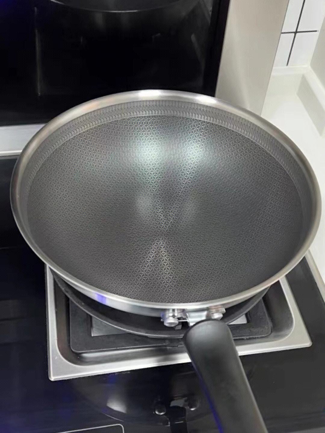 铁锅不锈钢不粘锅哪个更好更健康,316不锈钢铁锅是不粘锅吗