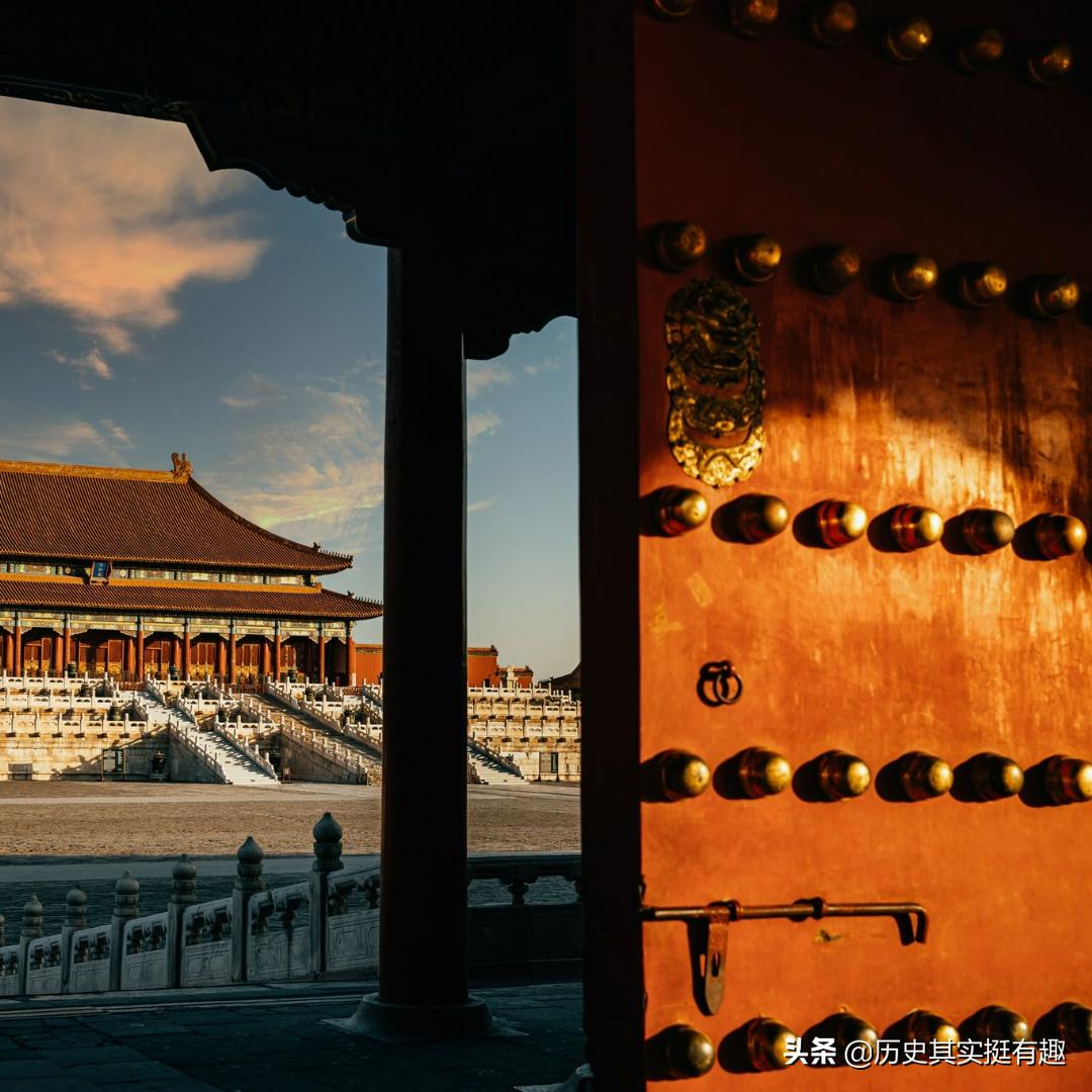 乾隆为何选择平庸的嘉庆,嘉庆为什么难以再延续乾隆的辉煌