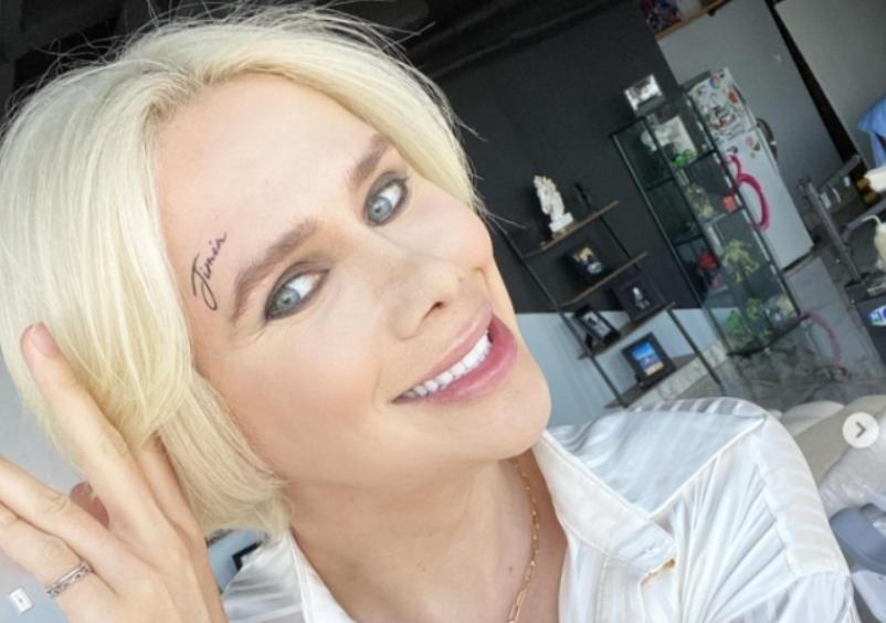 日本18岁女网红沉迷整容,韩国人气网红过度整容