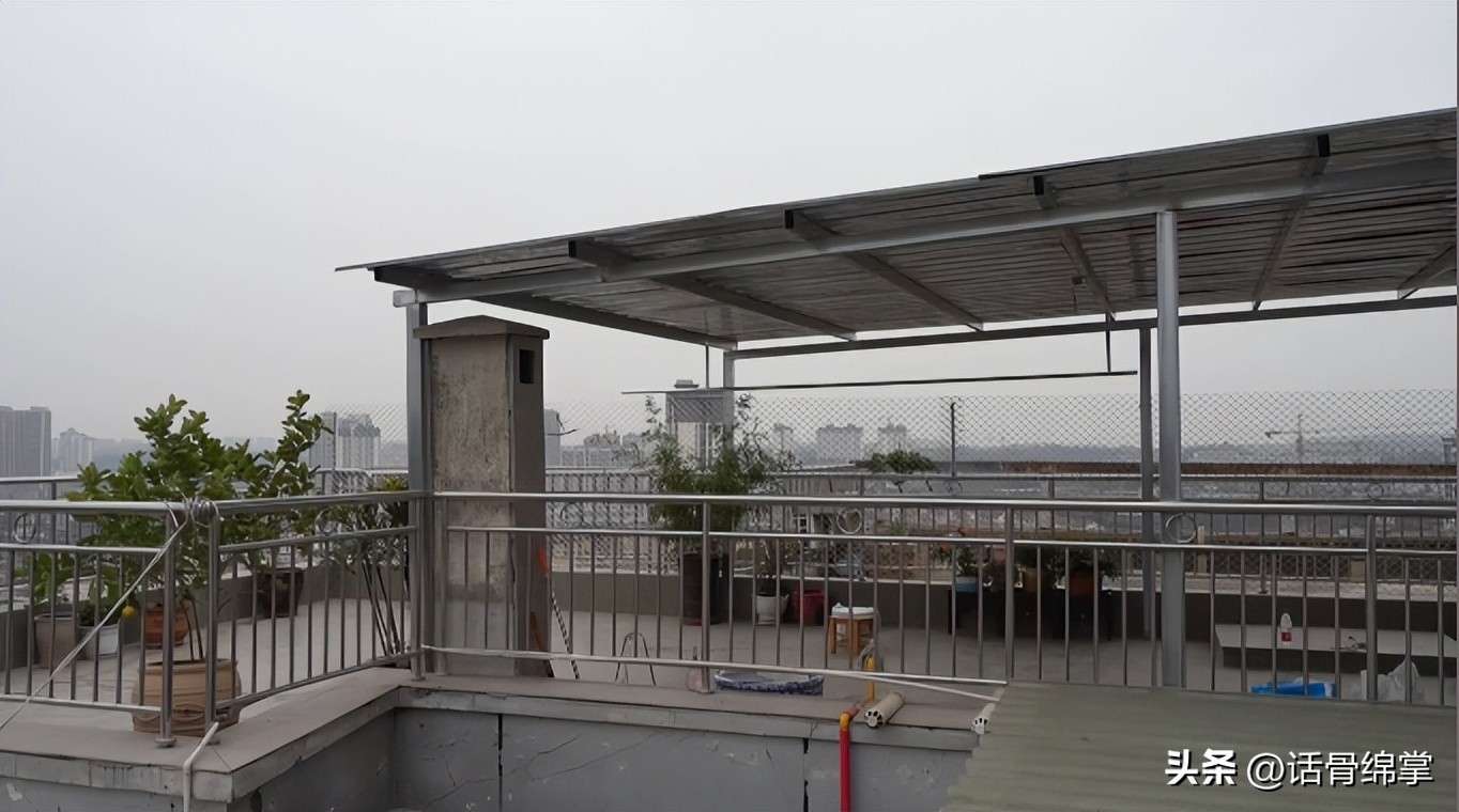 自建房楼顶搭棚属于违法行为吗,楼顶搭建棚需要居民同意么