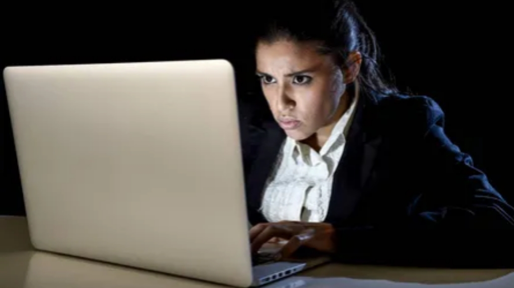 眼睛干涩、模糊，还有救吗？对眼睛好的4类营养素，早知早受益