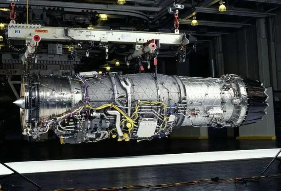 美媒公布全球十大战机,f35战斗机和歼20对比推力