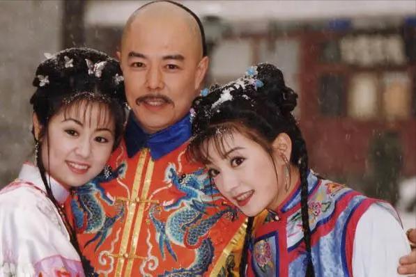 国内赚钱国外花、玩弄感情只生娃...这4位老狐狸的尾巴藏不住了？