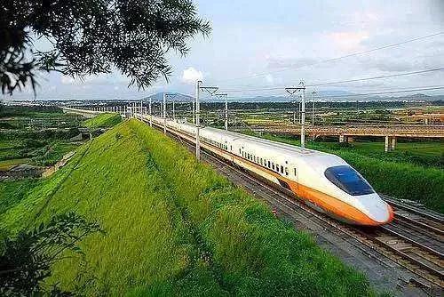 中国高铁：“中国速度”引领全球