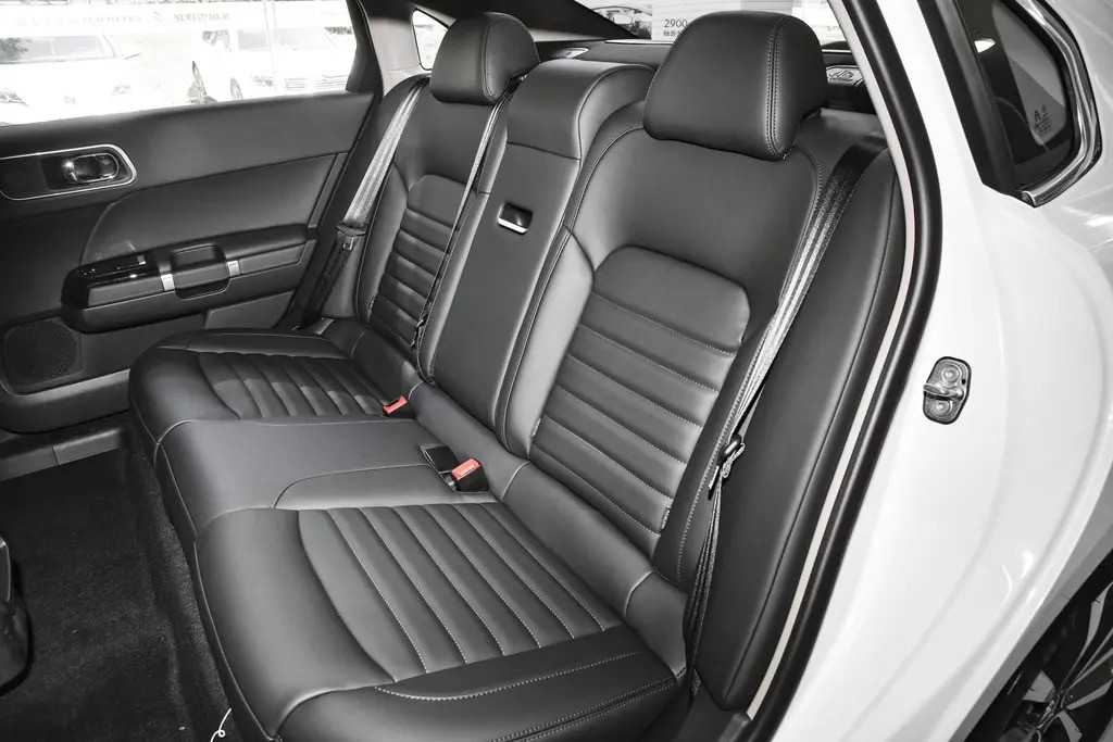 现在新雪铁龙c6可以入手吗,12万的雪铁龙c6测评