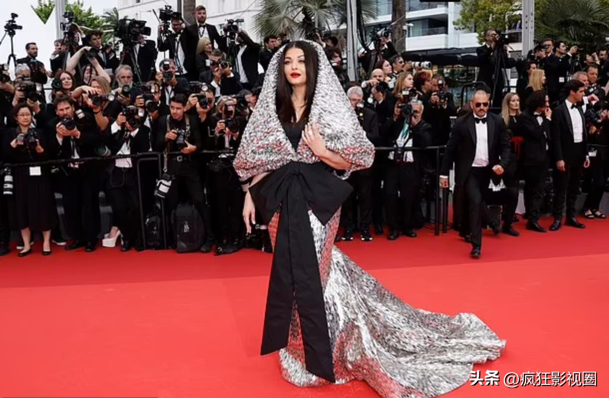 有人穿成玫瑰花，有人真空上阵，戛纳红毯走完了，谁尴尬一目了然