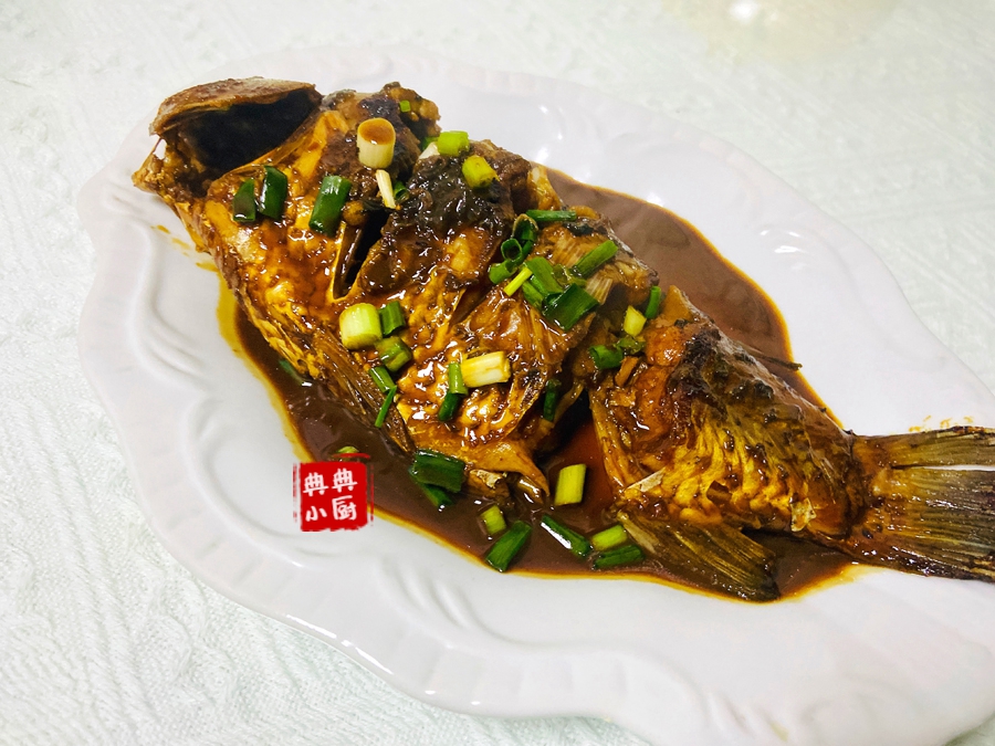 鱼皮不刮怎么去鳞,做烤鱼的时候鱼皮不破的方法