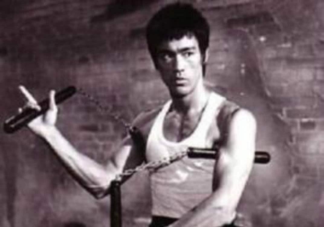 众人评价李小龙和成龙谁能打,李小龙实力对比甄子丹