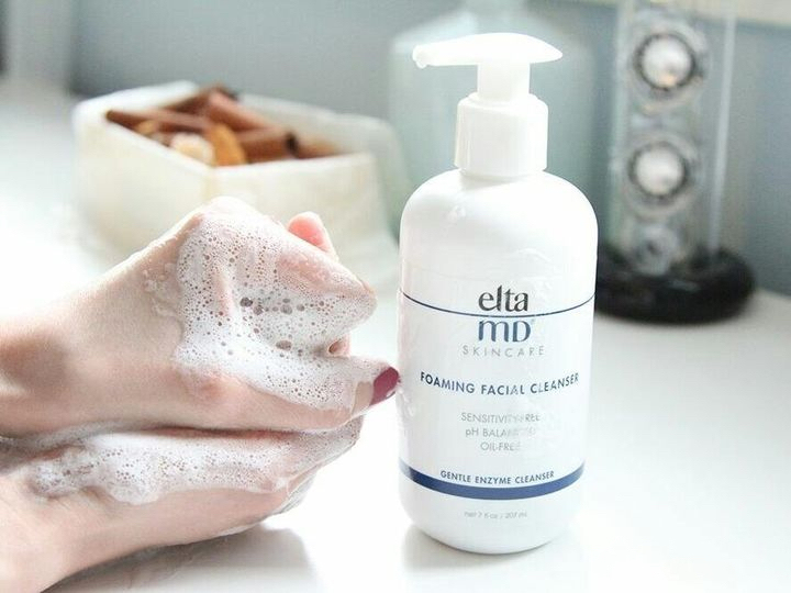 脸上长痘痘，如何正确的祛痘？