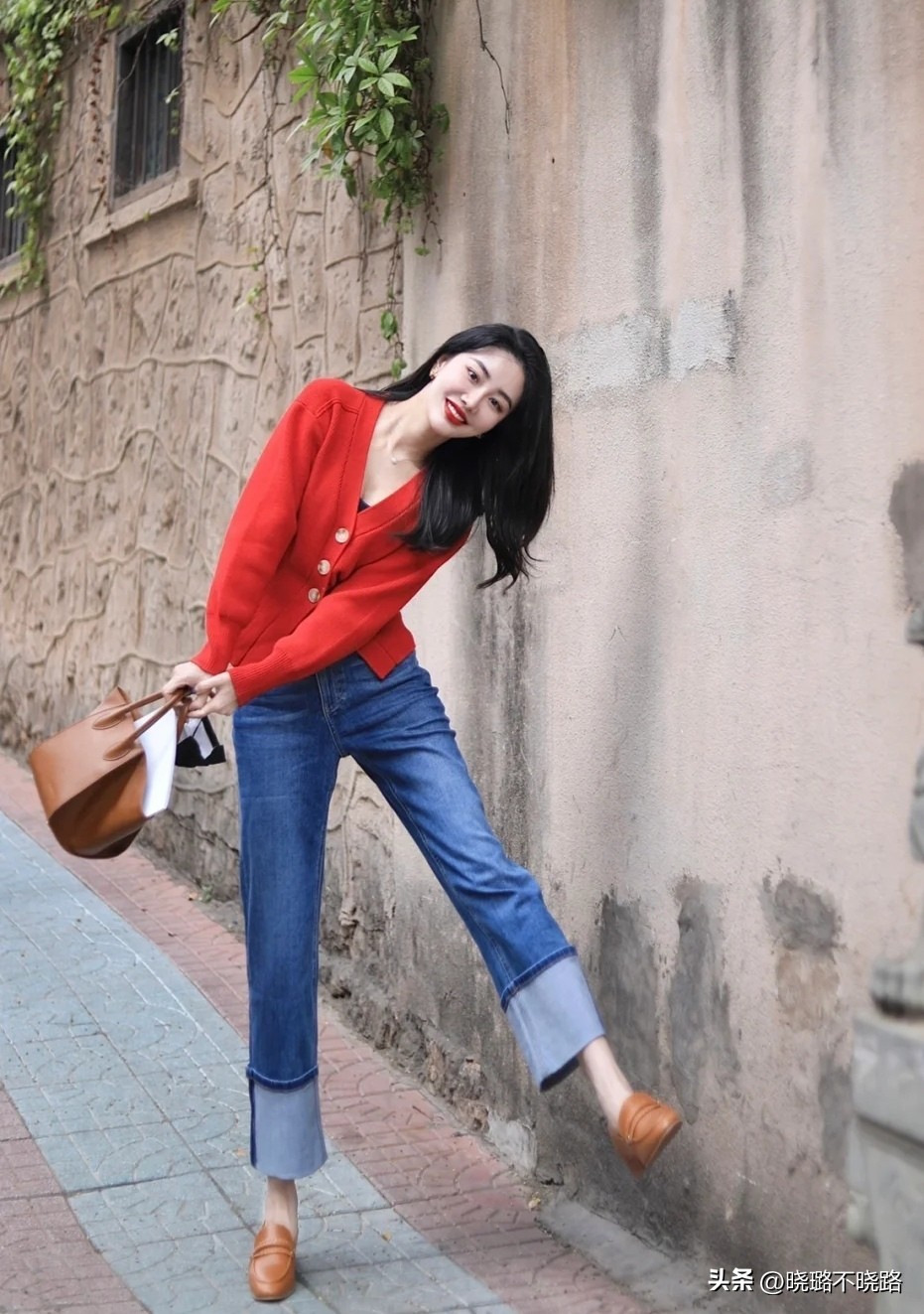 现在乐福鞋穿搭,今年乐福鞋流行亮皮还是哑光