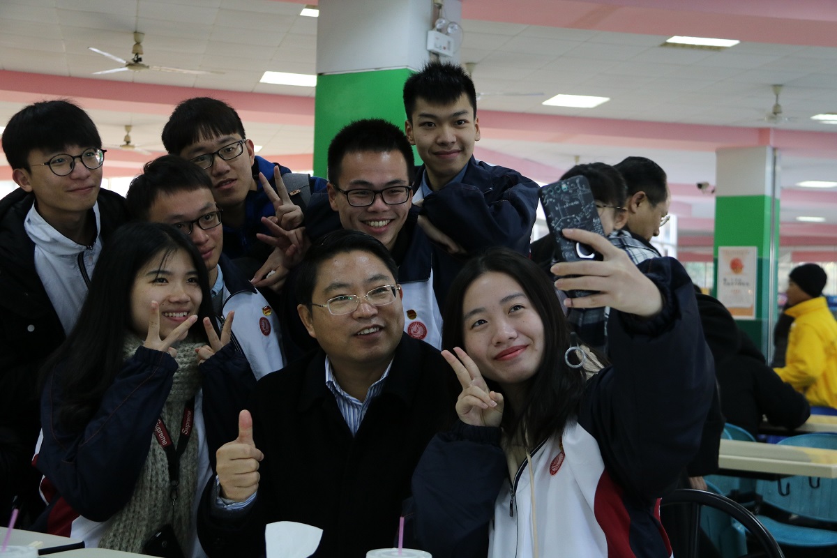 你想进入央企国企工作吗,本科生进中铁好进吗