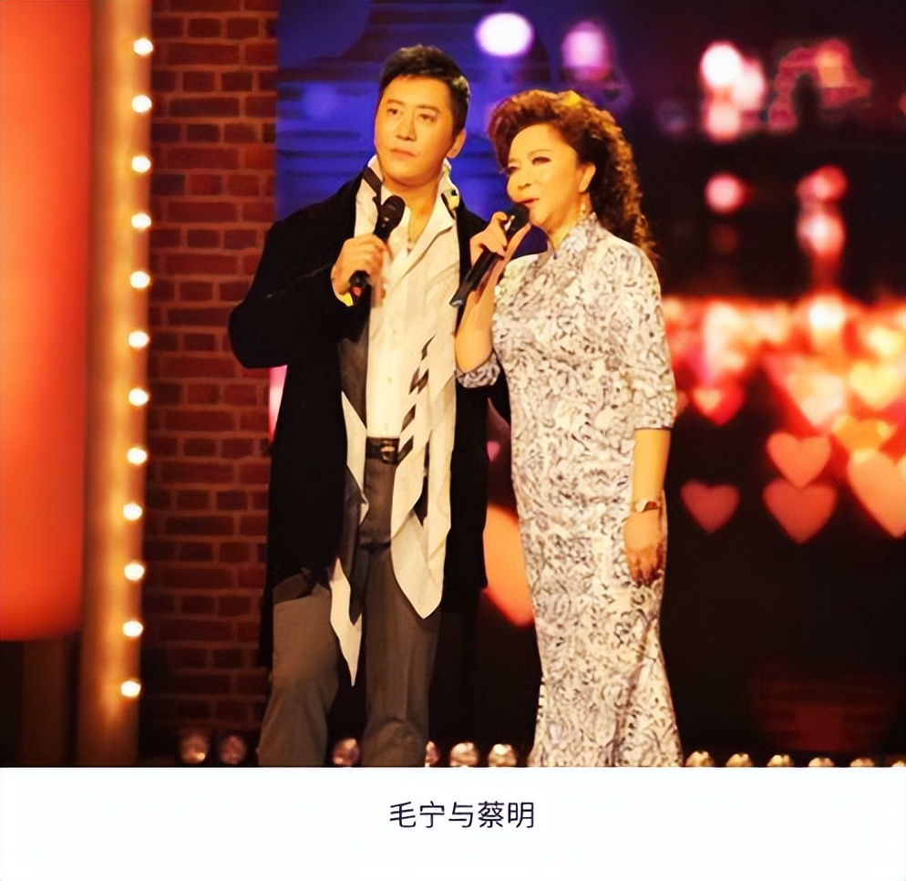 毛宁51岁再次翻红了吗,54岁毛宁罕见出镜