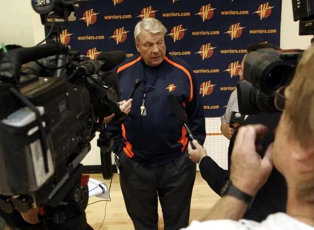 用一生来对抗傲慢与偏见，万字长文记录库里的乔丹精神