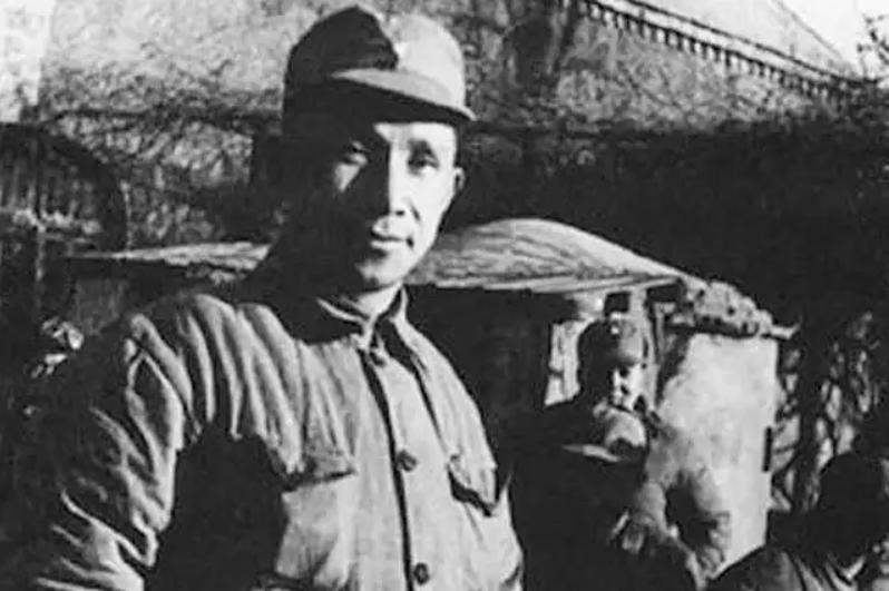 国军参谋长加入新四军，后率部“叛变”被骂汉奸，粟裕：连升三级