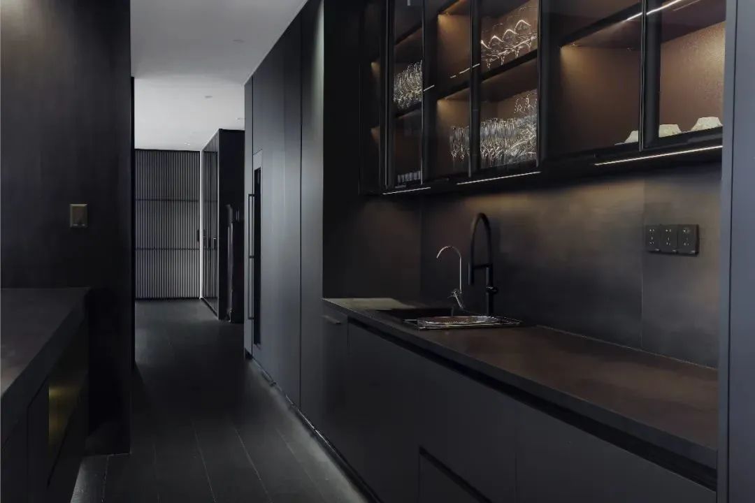 2200m²大宅风范时尚高级黑白配，德国进口复合地板通铺永恒的经典