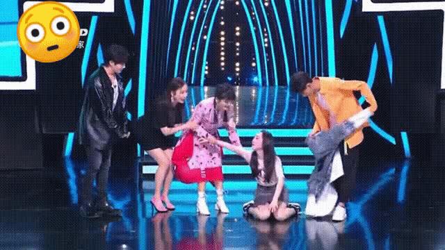 谢娜谁红谁跟谁玩,谢娜谁红跟谁玩素颜落泪惹人心疼