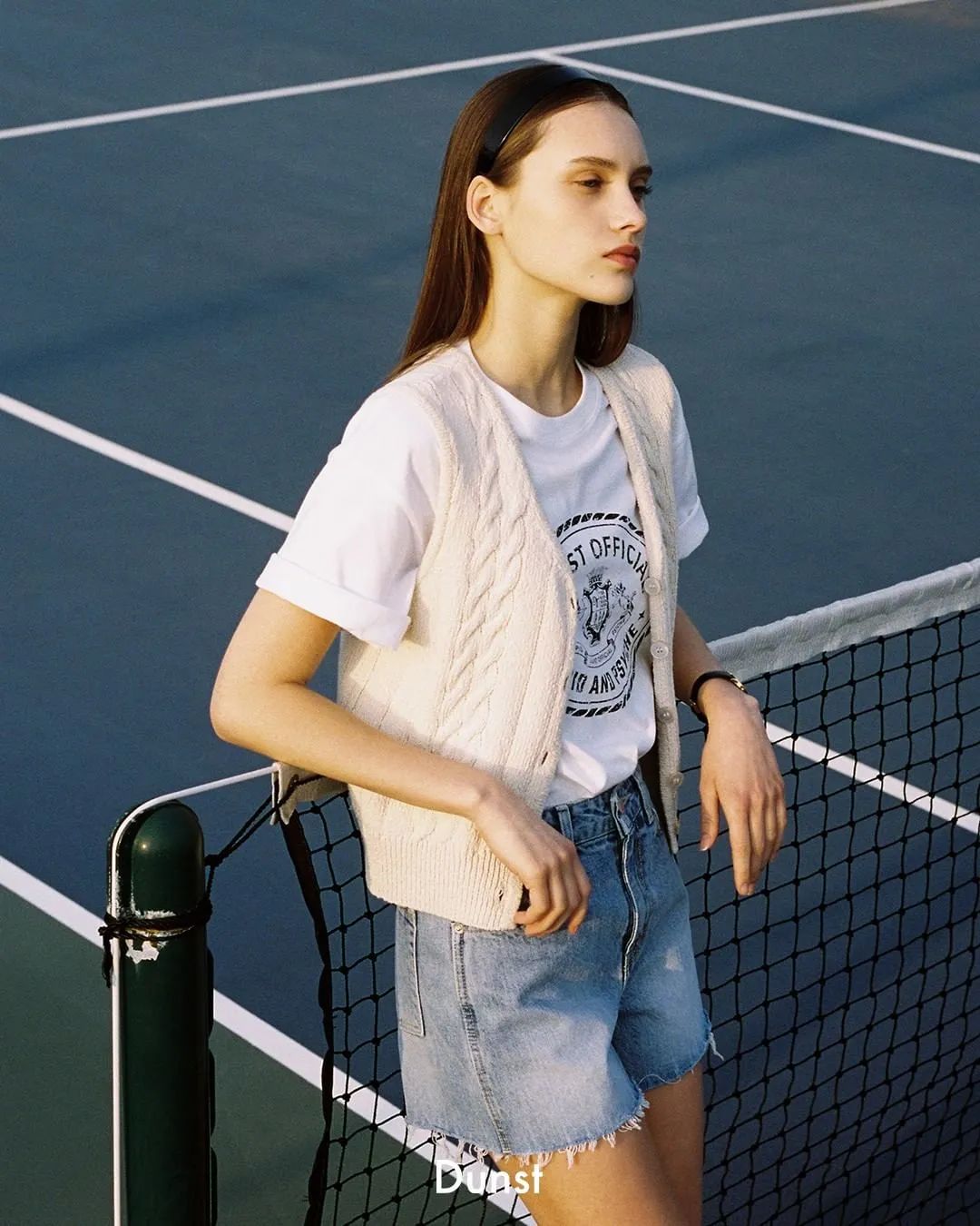 男t恤搭牛仔裤加皮带有哪些穿法,t恤配裤子的时髦穿法