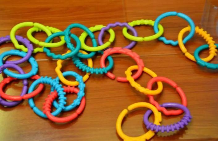 如何度过宝宝烦躁的出牙期,宝宝第一次出牙期间会烦躁哭闹