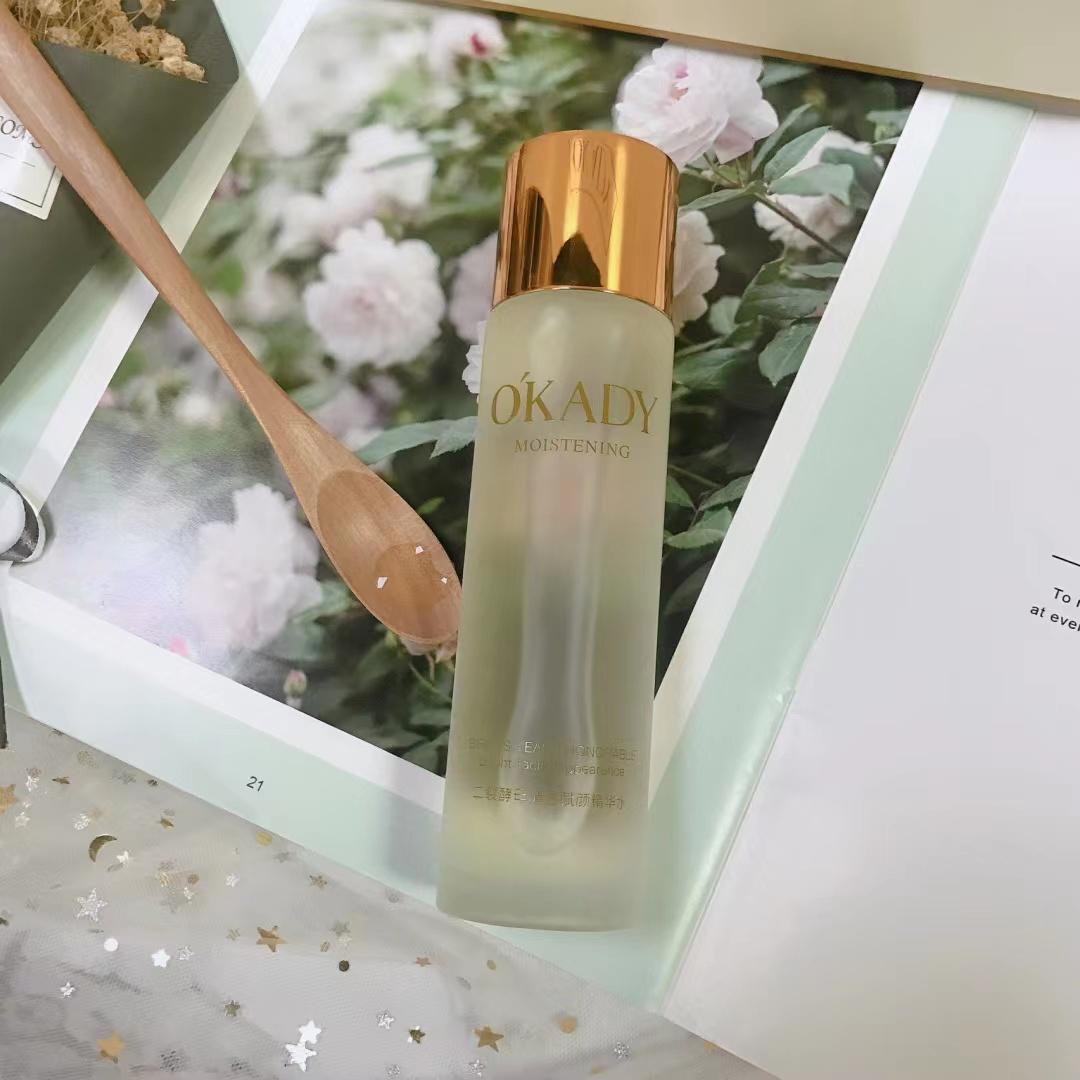 洗完脸后怎么拍爽肤水,洗脸后擦爽肤水几遍合适