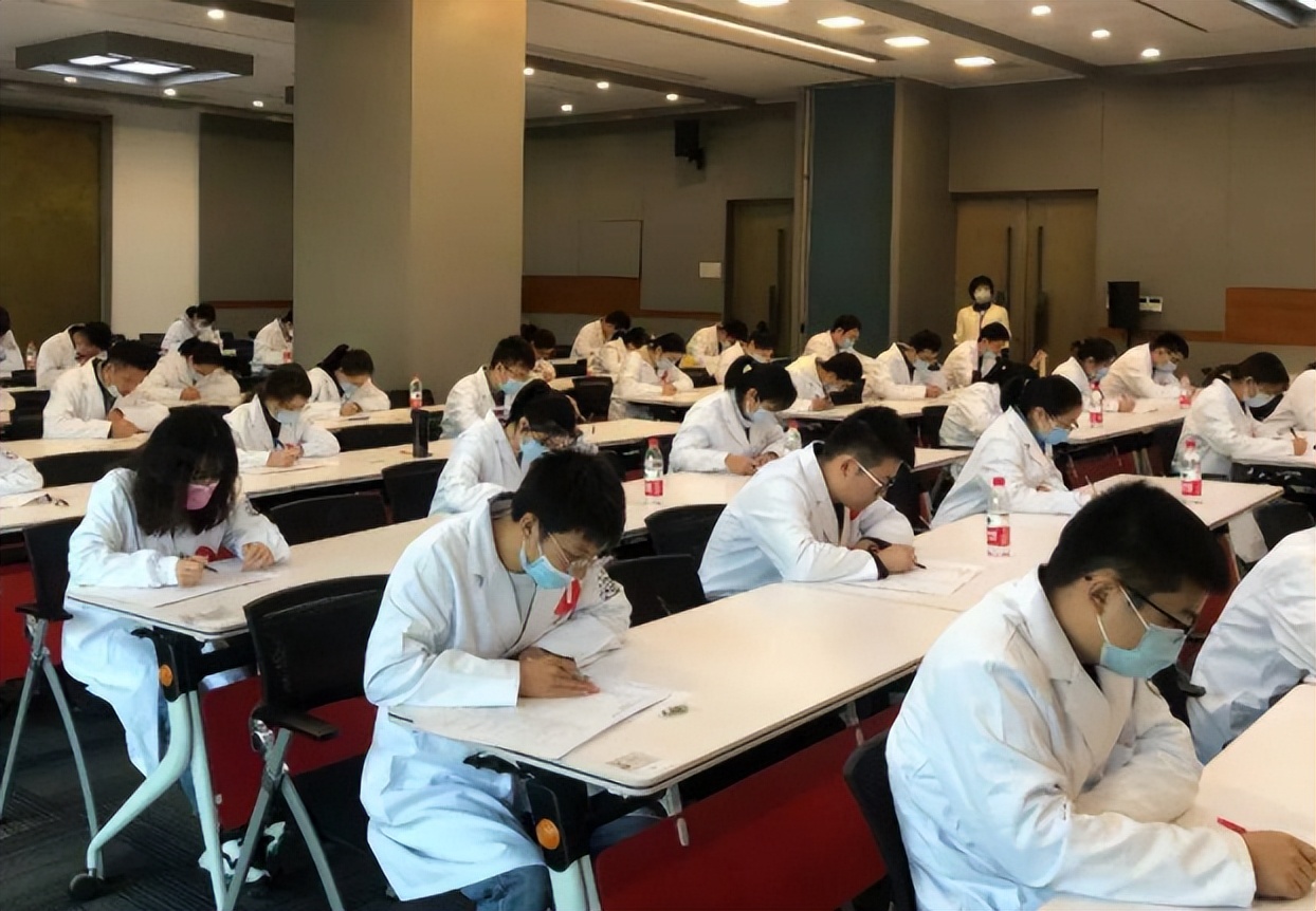 医学生考试把自己扎偏瘫原视频,医学生考试把自己扎瘫痪