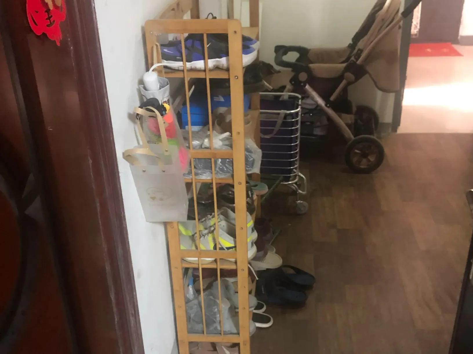 邻居把鞋架放到两户门中间怎么办,邻居把鞋架放门口如何沟通解决