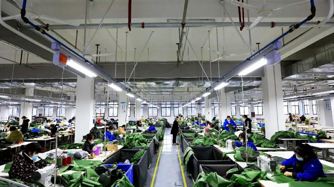 鎭幙涓夊ぇ宸ㄥご,娌冲崡淇￠槼澶у瀷浼佷笟