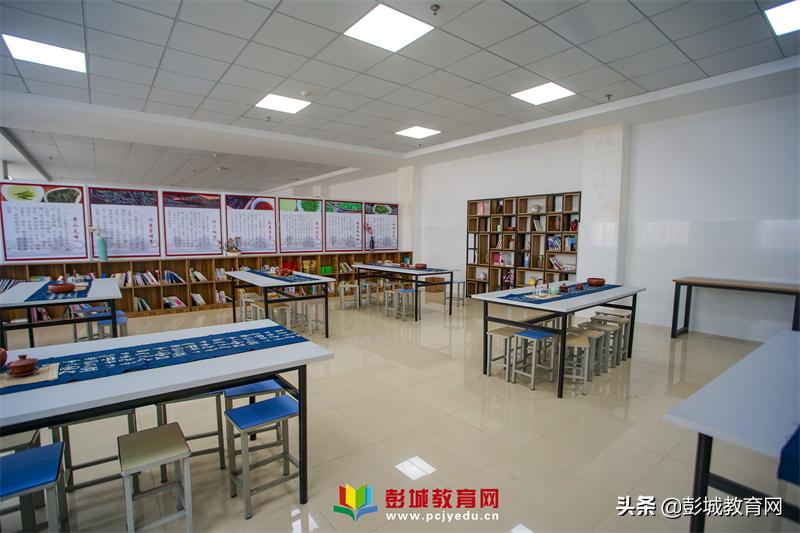 鍚嶅笀浜戦泦,鍚嶅笀鑽熻悆甯堣祫闆勫帤