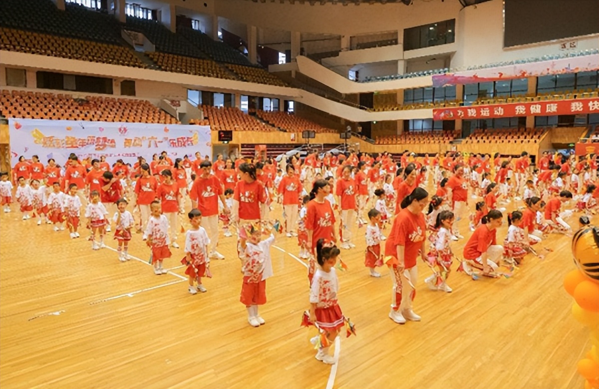 合肥市长江路幼儿园教育集团:举行“炫彩童年筑梦想舞动六一乐成长”庆六一亲子舞展示活动