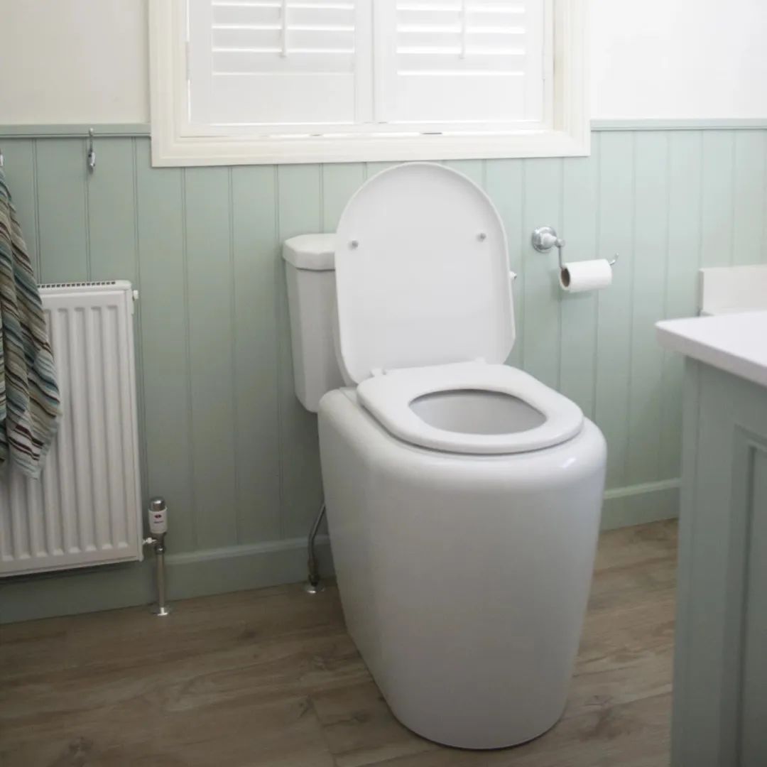 矮个子网友自爆在荷兰还没垃圾桶高？！众人围观后：又惨又好笑…