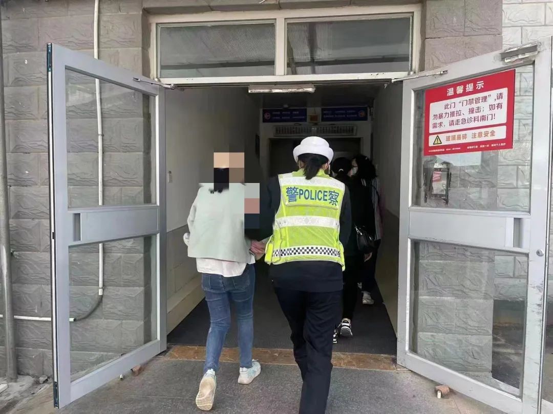 公安交警坚守岗位保畅通,暖心2019山东交警温暖守护回家路