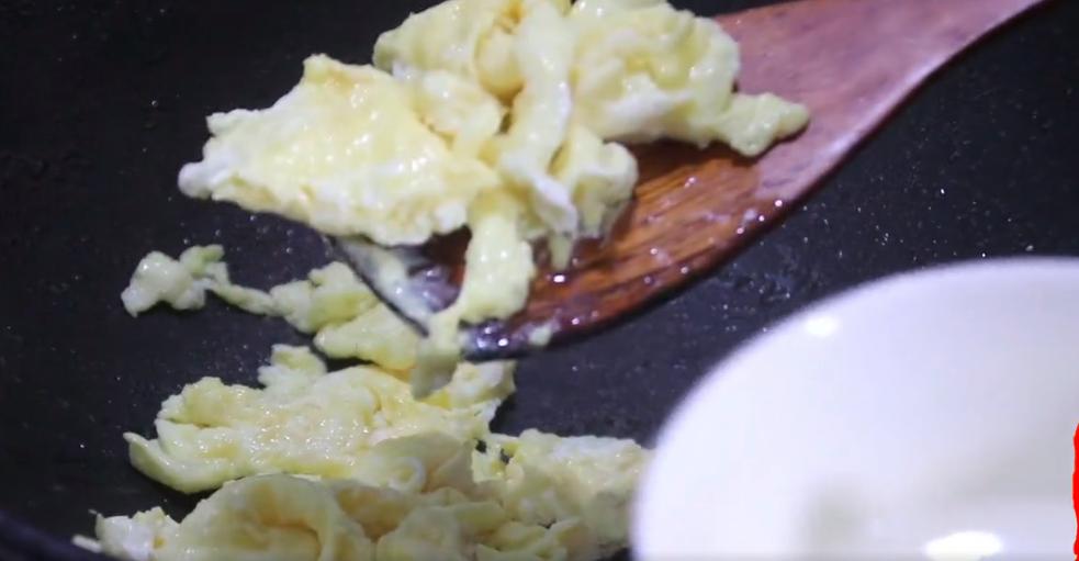 炒蒜苔怎么避免炒糊了,炒蒜苔时最忌直接焯水